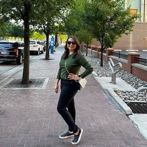 Meet your Posher, Kewy